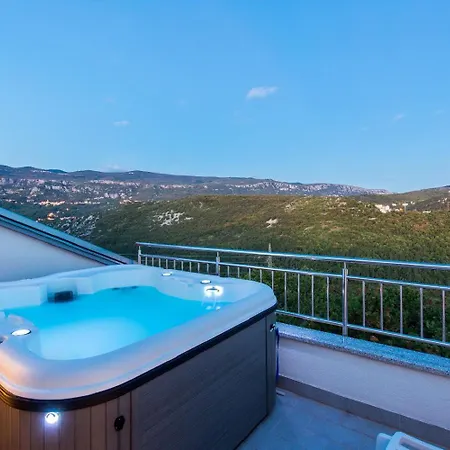 Atemberaubendes Penthouse Auf Zwei Etagen Mit Whirlpool Und Panoramablick Appartement *