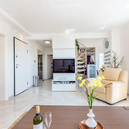 Atemberaubendes Penthouse Auf Zwei Etagen Mit Whirlpool Und Panoramablick Crikvenica