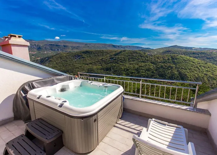 Atemberaubendes Penthouse Auf Zwei Etagen Mit Whirlpool Und Panoramablick Crikvenica