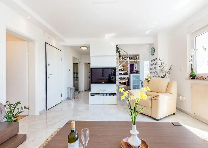 Atemberaubendes Penthouse Auf Zwei Etagen Mit Whirlpool Und Panoramablick Crikvenica